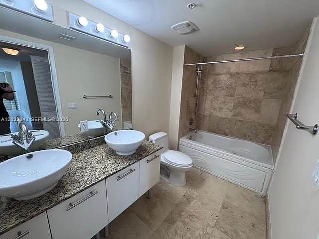 41 SE 5th St #2411 — Photo 14
