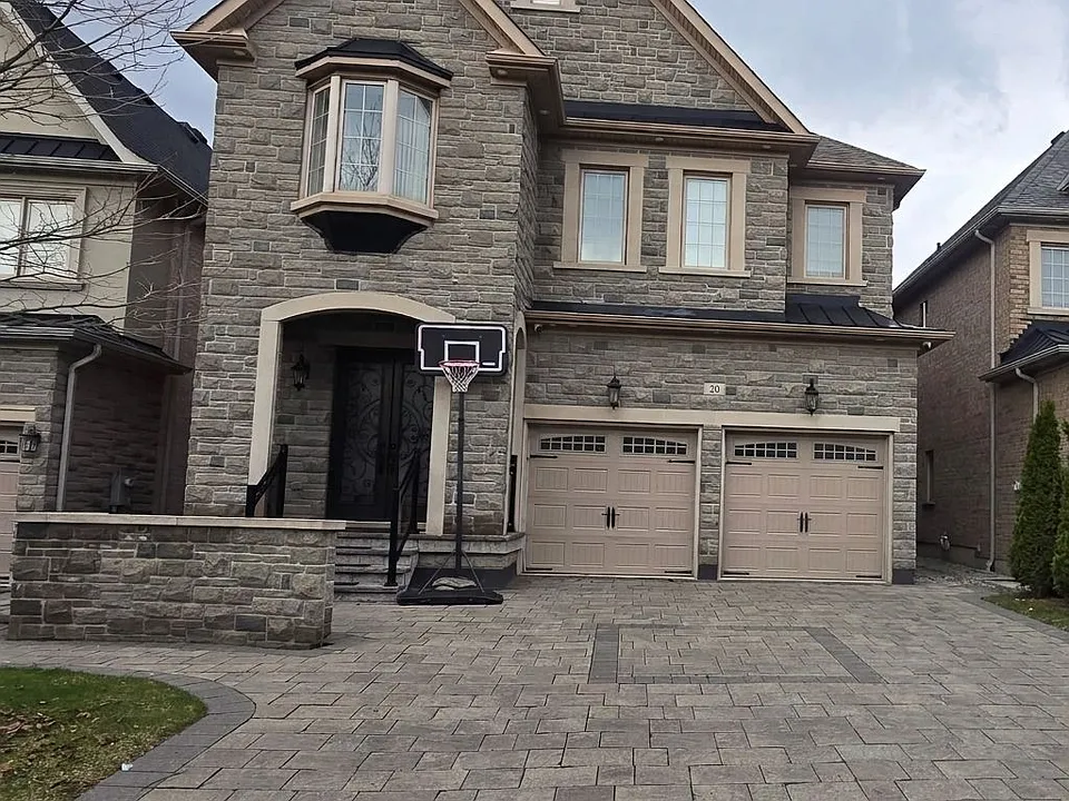 20 Rivoli Dr