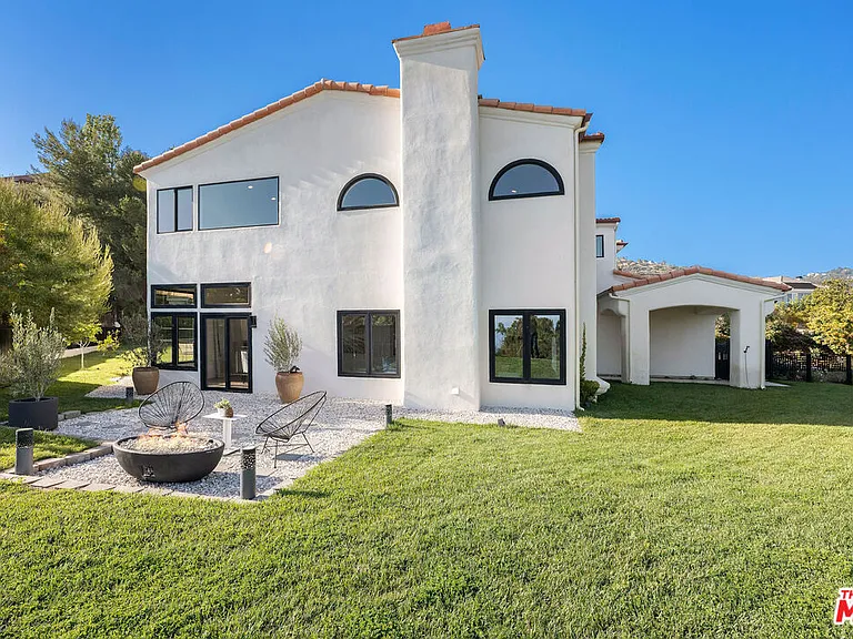 23458 W Moon Shadows Dr — Photo 44