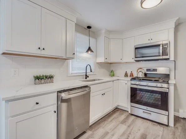 65 Phelps St, Easthampton, MA 01027