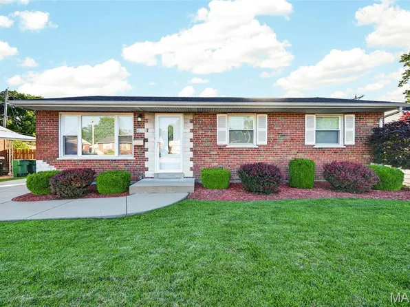 4019 Greenmeadows Dr, Saint Louis, MO 63123