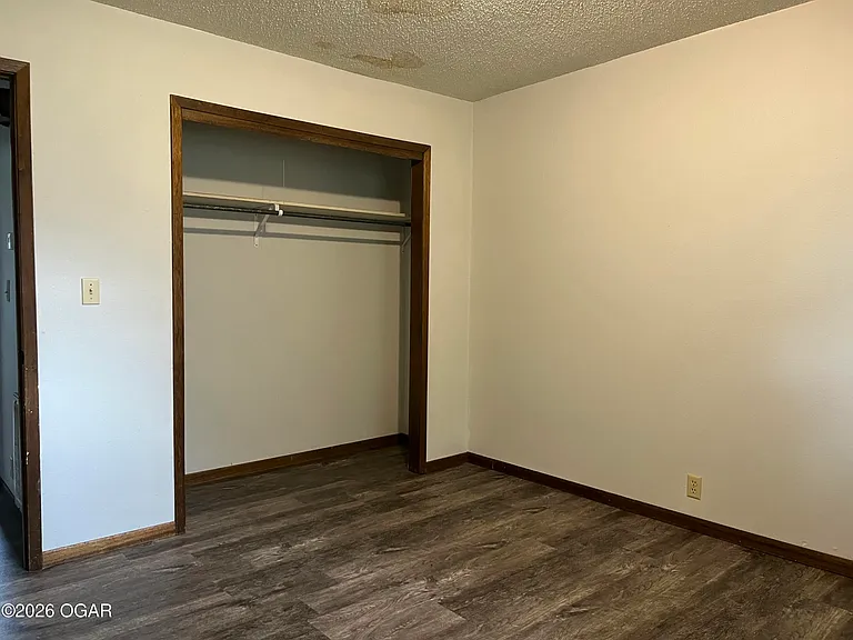 3331 Hawthorn Dr — Photo 5