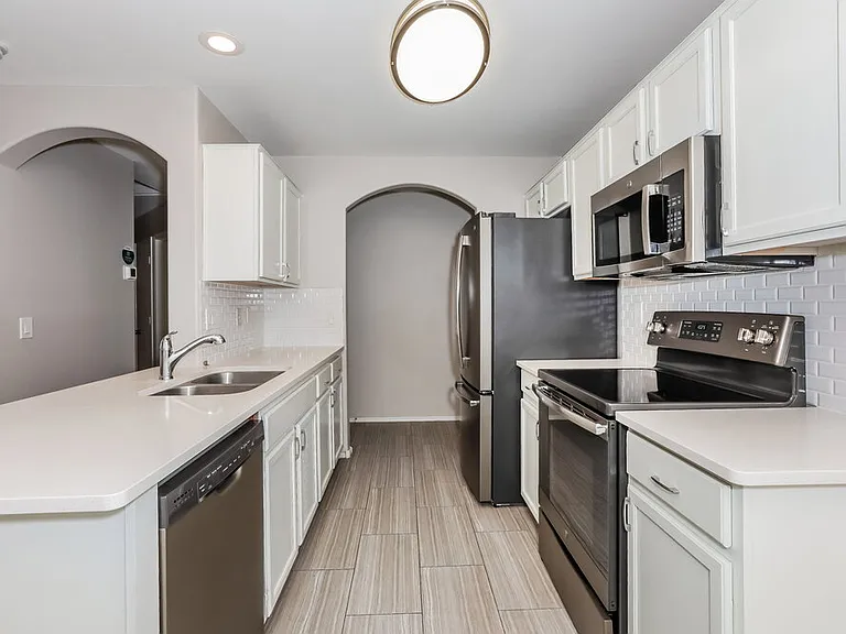 1718 E Daniella Dr — Photo 8