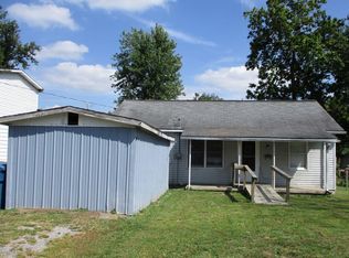 604 8th St, Carmi, IL 62821