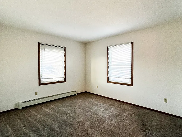 1604 Roe Crest Dr #8 — Photo 9