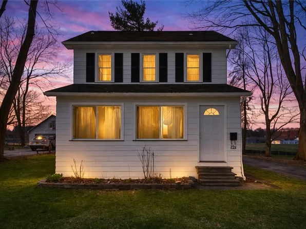 121 Brooklawn Dr, Rochester, NY 14618
