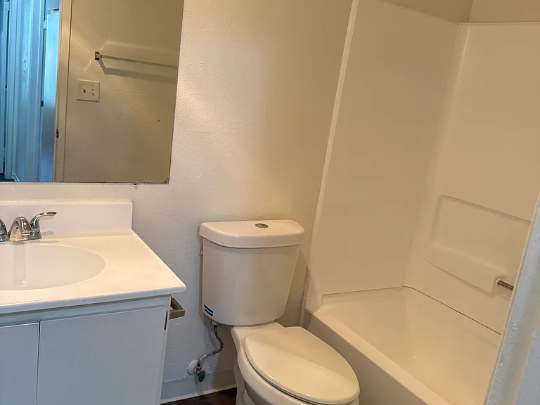14133 Lemoli Ave #6 — Photo 5
