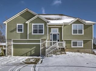 1813 N 156th St, Basehor, KS 66007