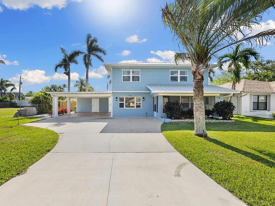 758 95th Ave N