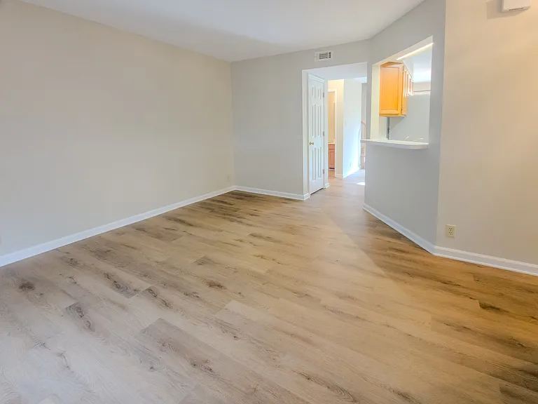 843 Claybrook Ct — Photo 5