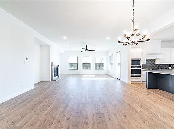 3rd image of 513 Fieldstone Ln