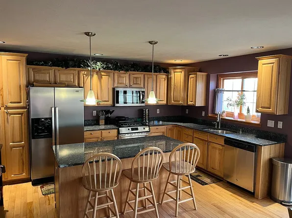 2808 Stinson St, Poplar Grove, IL 61065