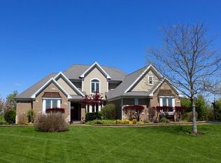 2915 Pioneer Oaks Dr, Ringwood, IL 60072