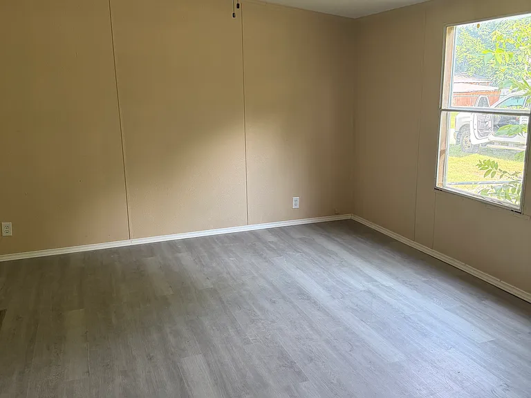 306 Pecan St — Photo 3