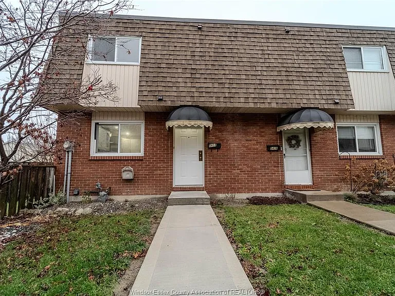 5414 Lassaline Ave — Photo 1
