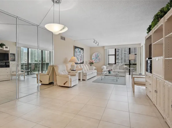 3625 N Country Club Dr APT 603, Aventura, FL 33180