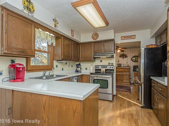 5th image of 304 N 11th St