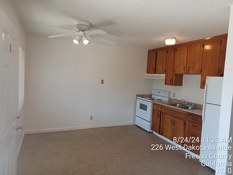 208 W Dakota Ave #C — Photo 8