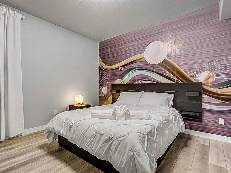 Downstairs bedroom 1 offers a queen sized bed!