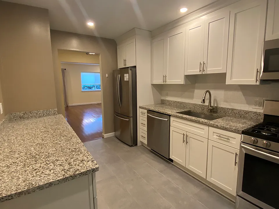 14 Bayberry Dr #1