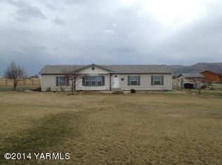 2210 W Huntzinger Rd, Selah, WA 98942