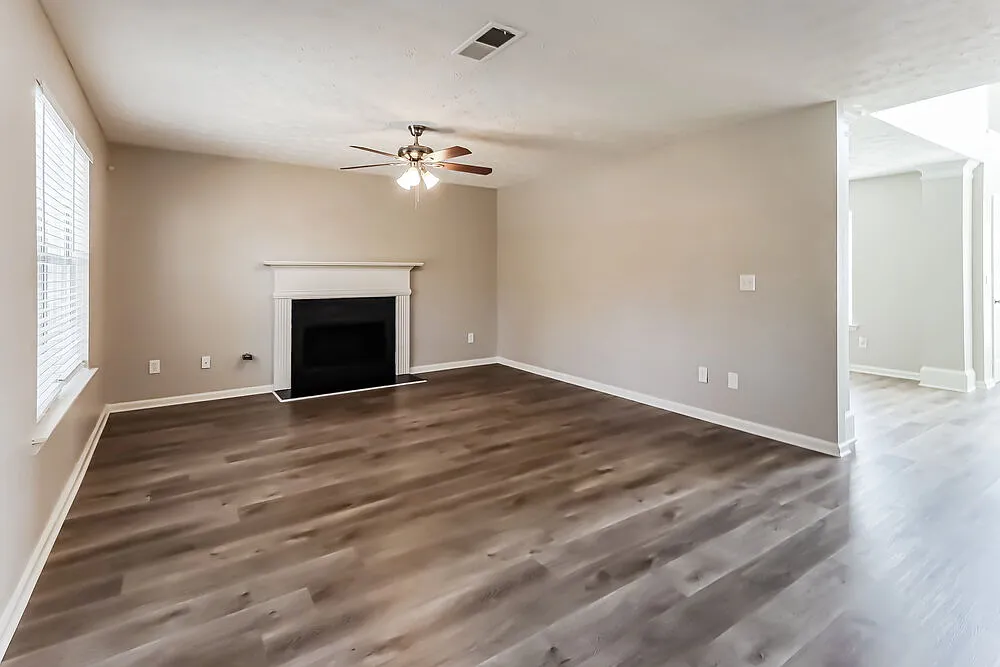4 bed, 2.5 bath, 1964 sqft, $2,065 — Photo 4