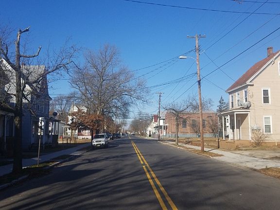 4th image of 410 N 3rd St