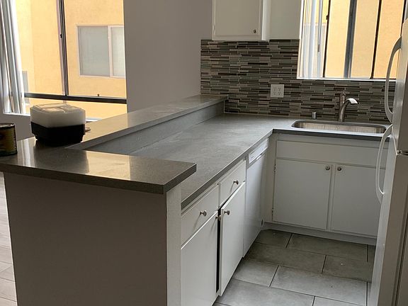 4th image of 1512 Amherst Ave #307