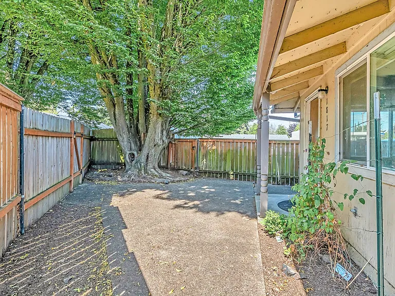 Ferry St - 4 Plex — Photo 18