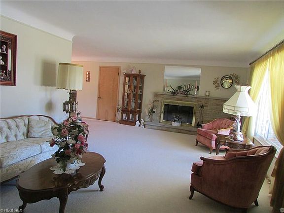 2nd image of 320 Justo Ln