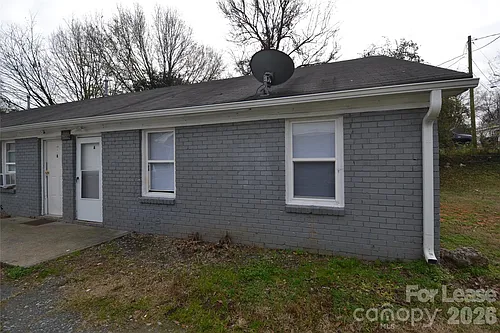1009 Plymouth St Photo 1