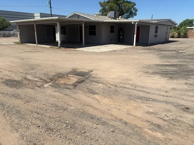 1470 W Houston Ave — Photo 10