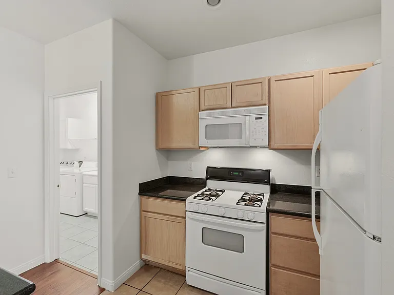 #GuardianRealty 2050 W Warm Spring #3722 Resort Community Rental stove_07202026