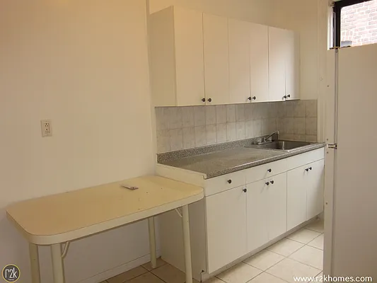 Rented by Realty 2000 Corp | media 2