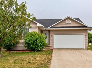 2609 Bent Ridge Ct, Des Moines, IA 50320