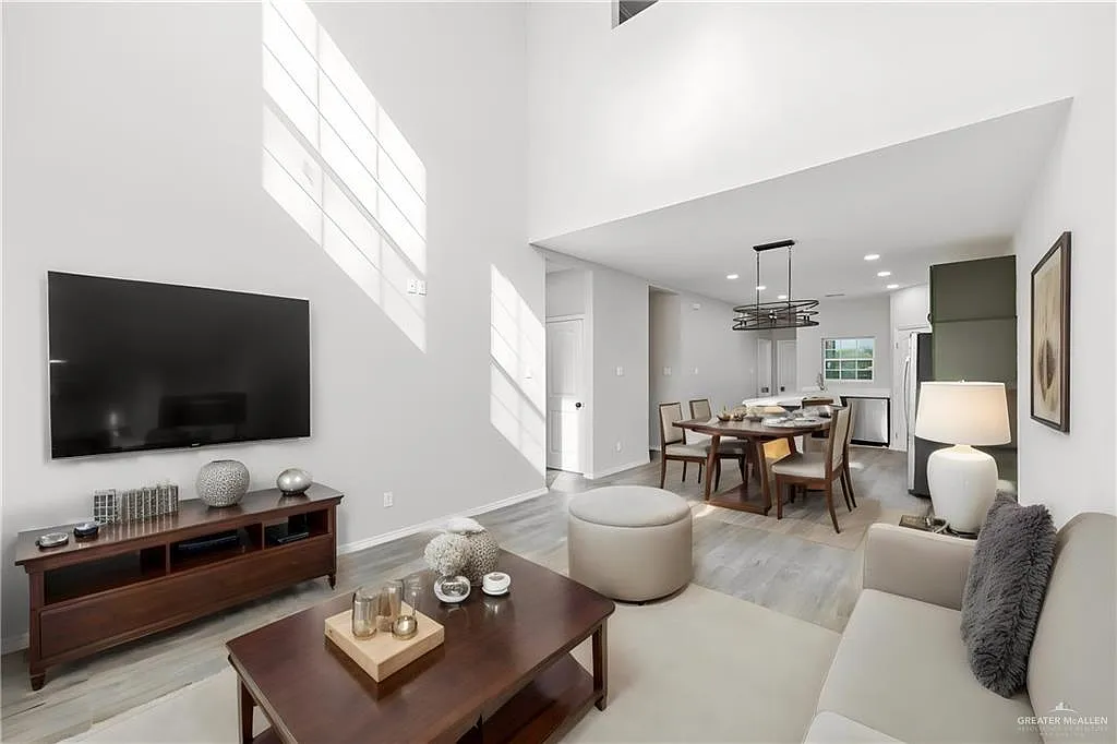 4 bed, 3.5 bath, 2278 sqft, $2,200 — Photo 4