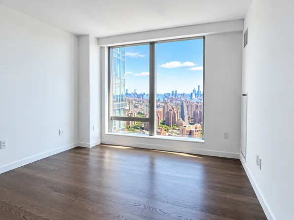252 South St, New York, NY