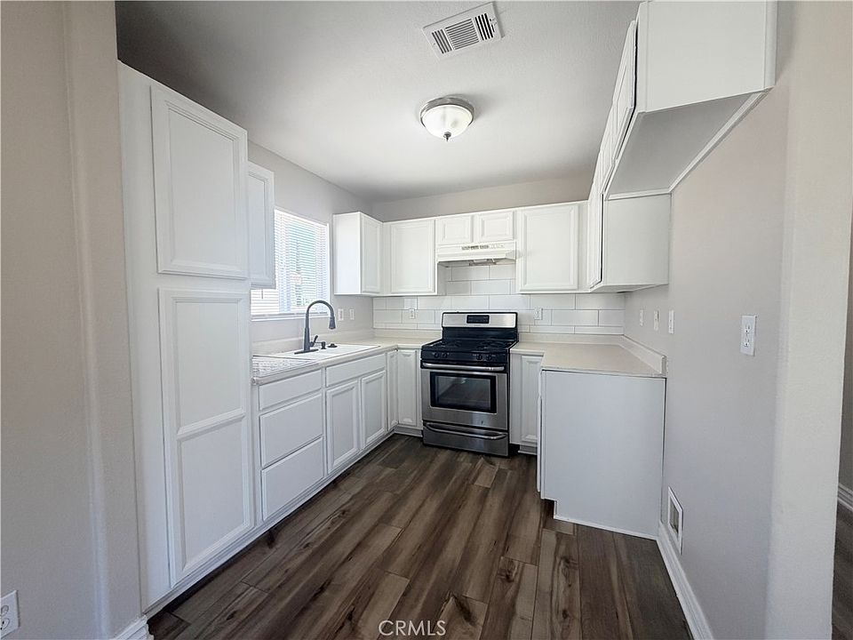 1st image of 215 N Spruce Ave
