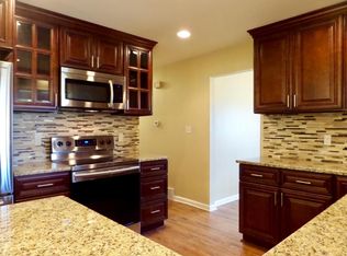 4411 S 37th St, Greenfield, WI 53221
