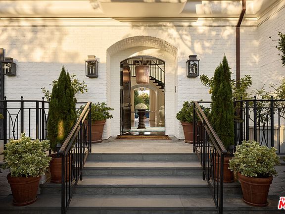 3rd image of 250 N Carolwood Dr