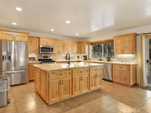 390 Canvas Back Rd, Big Bear Lake, CA 92315