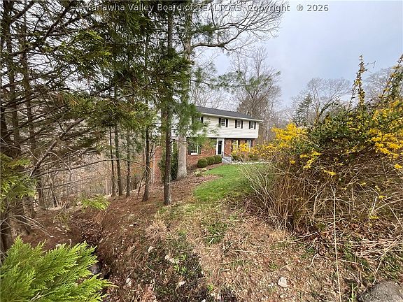 2nd image of 924 Harmony Ln