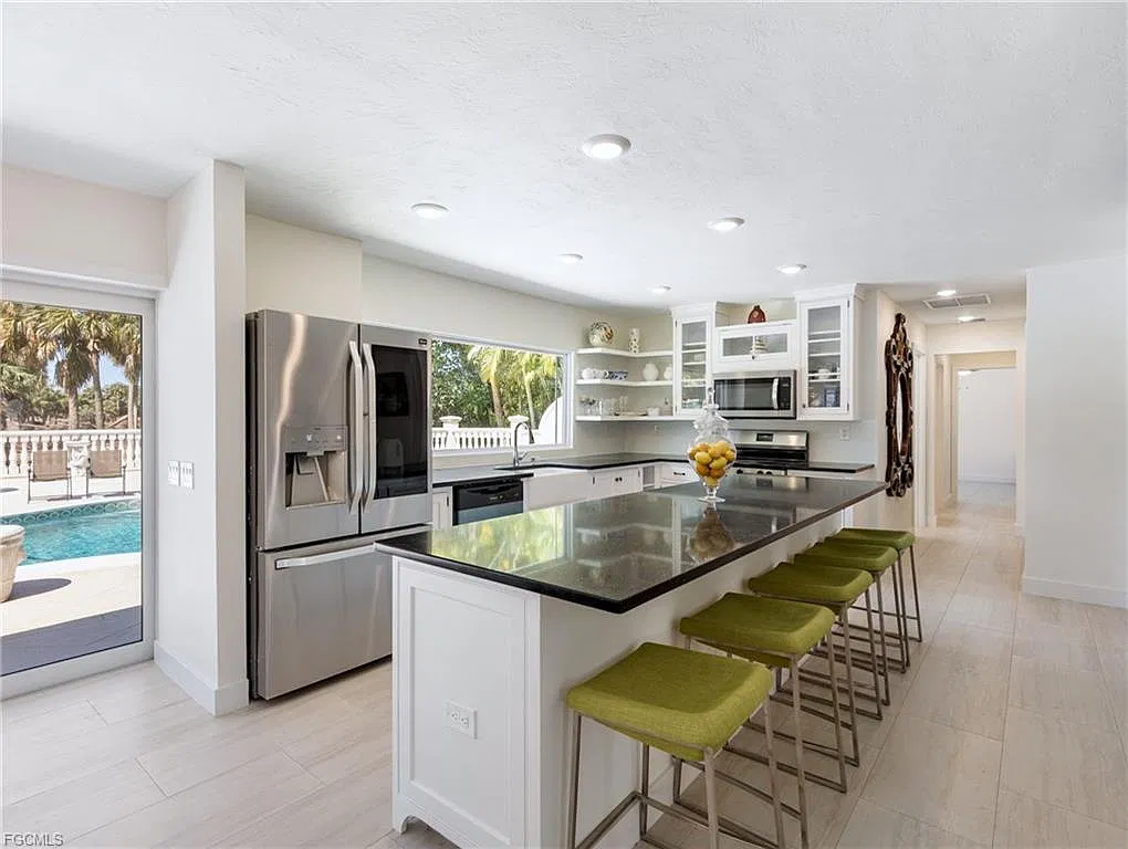 3 bed, 2619 sqft, $3,700 — Photo 2