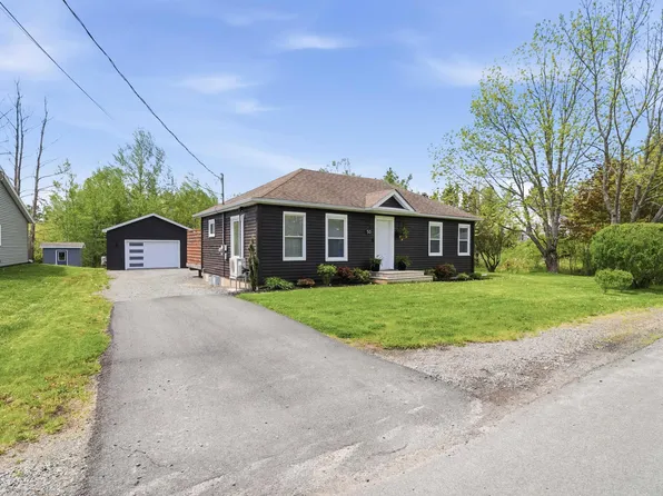 50 Green Ln, West Hants, NS B0P 1L0
