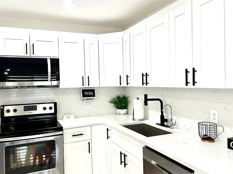 6515 SW 20th Ct — Photo 6