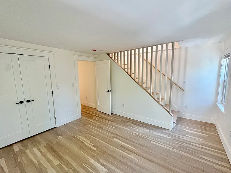 577 Franklin St #2 — Photo 7