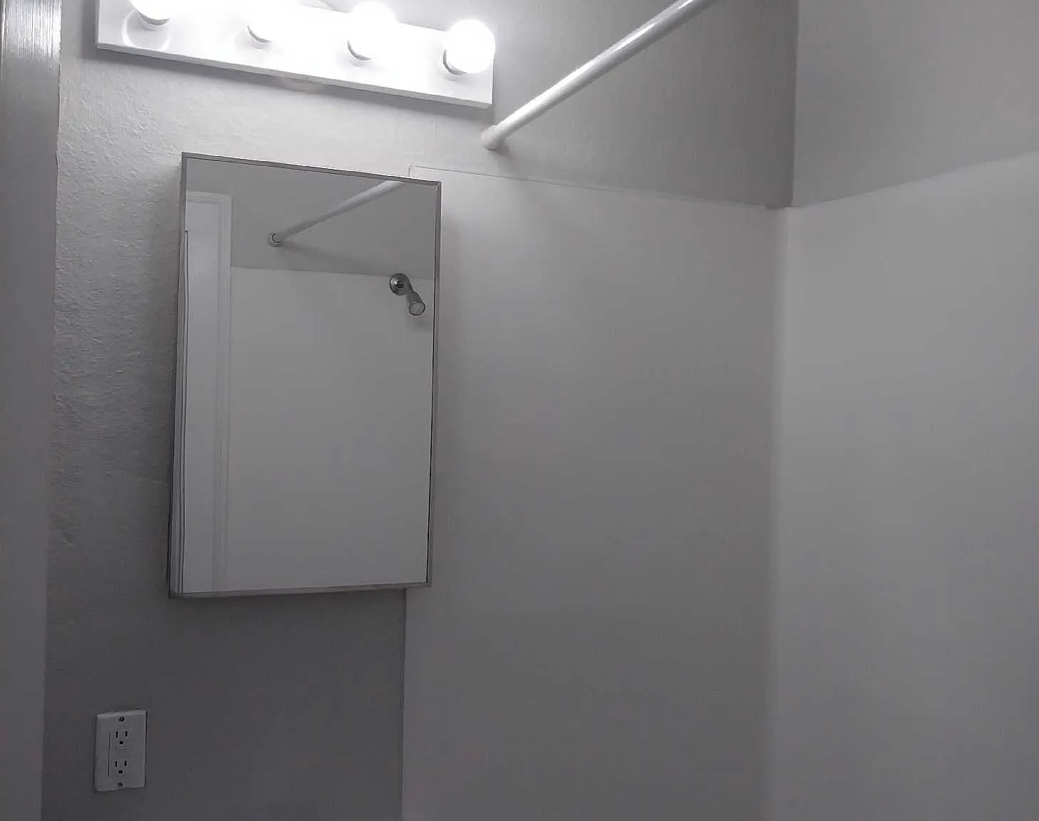 MBH Apartments LLC - Casa Del Rey - 8 — Photo 4