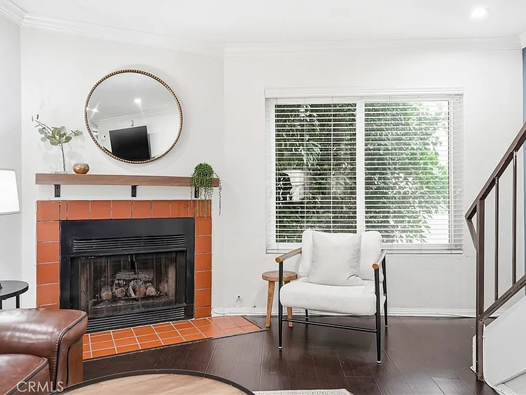 334 S Walnut Ave #D-11 — Photo 1