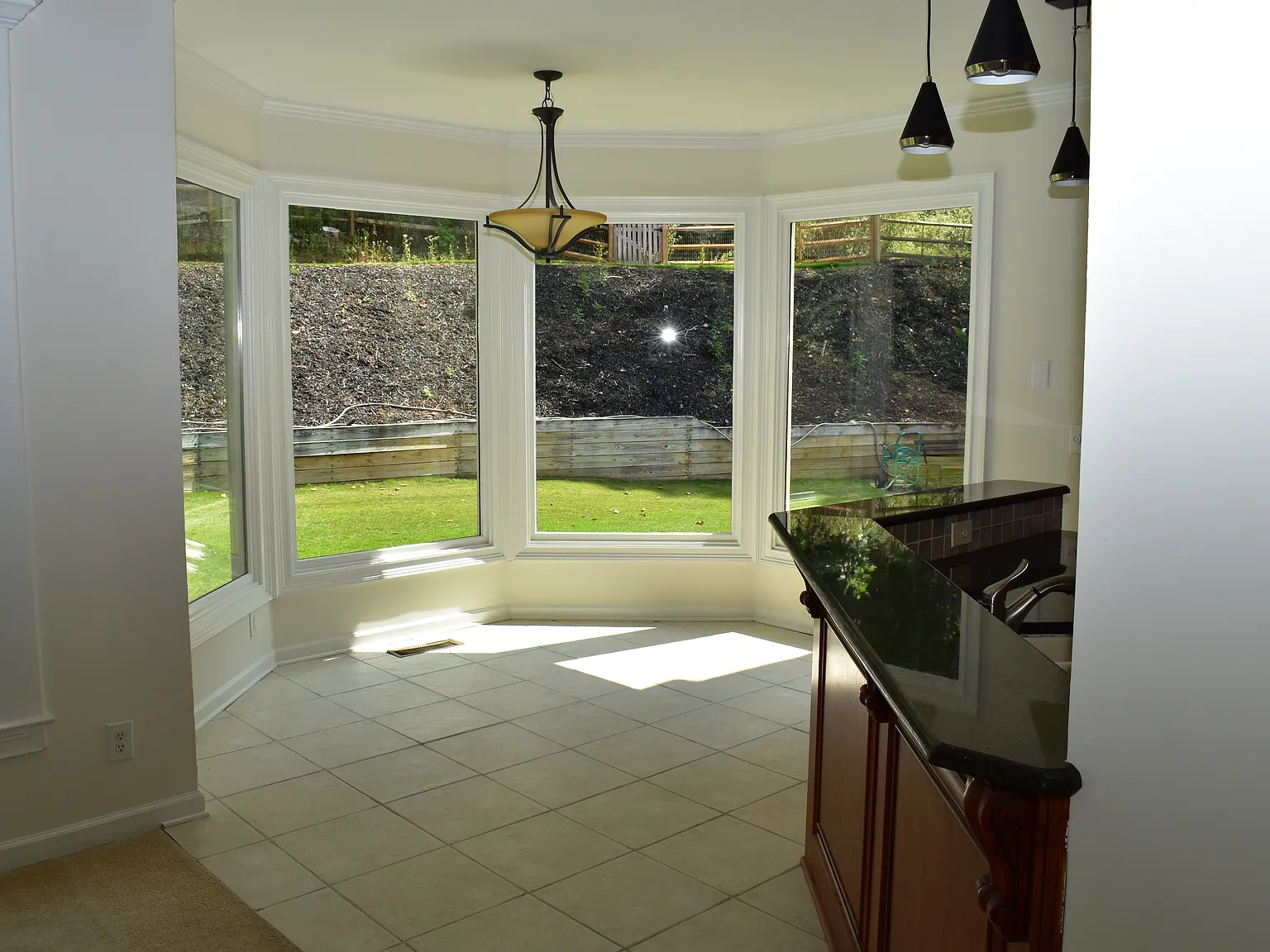 5 bed, 4100 sqft, $3,400 — Photo 4
