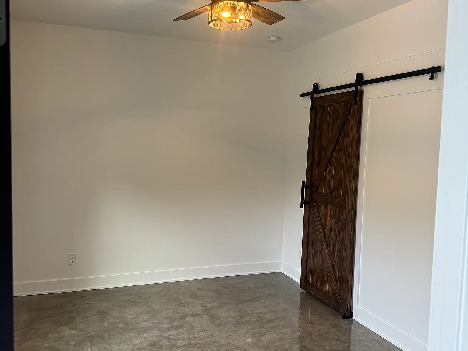 3 bed, 1201 sqft, $1,900 — Photo 1
